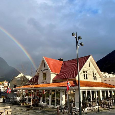 Stryn Kaffebar & Vertshus Екстер'єр фото