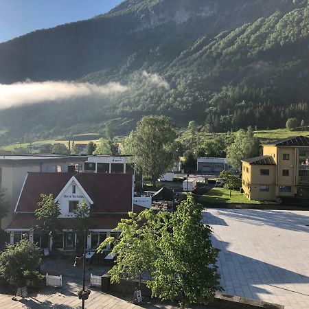 Stryn Kaffebar & Vertshus Екстер'єр фото