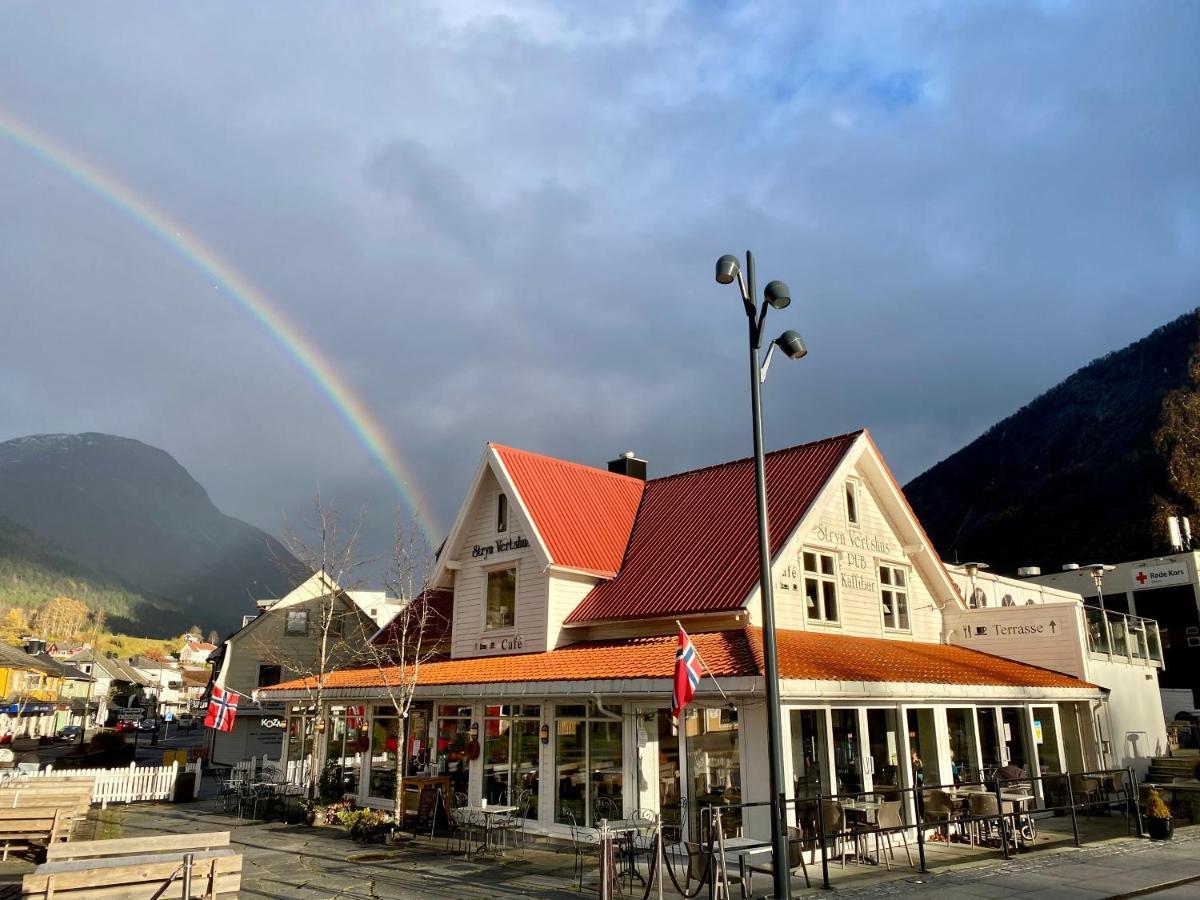 Stryn Kaffebar & Vertshus Екстер'єр фото