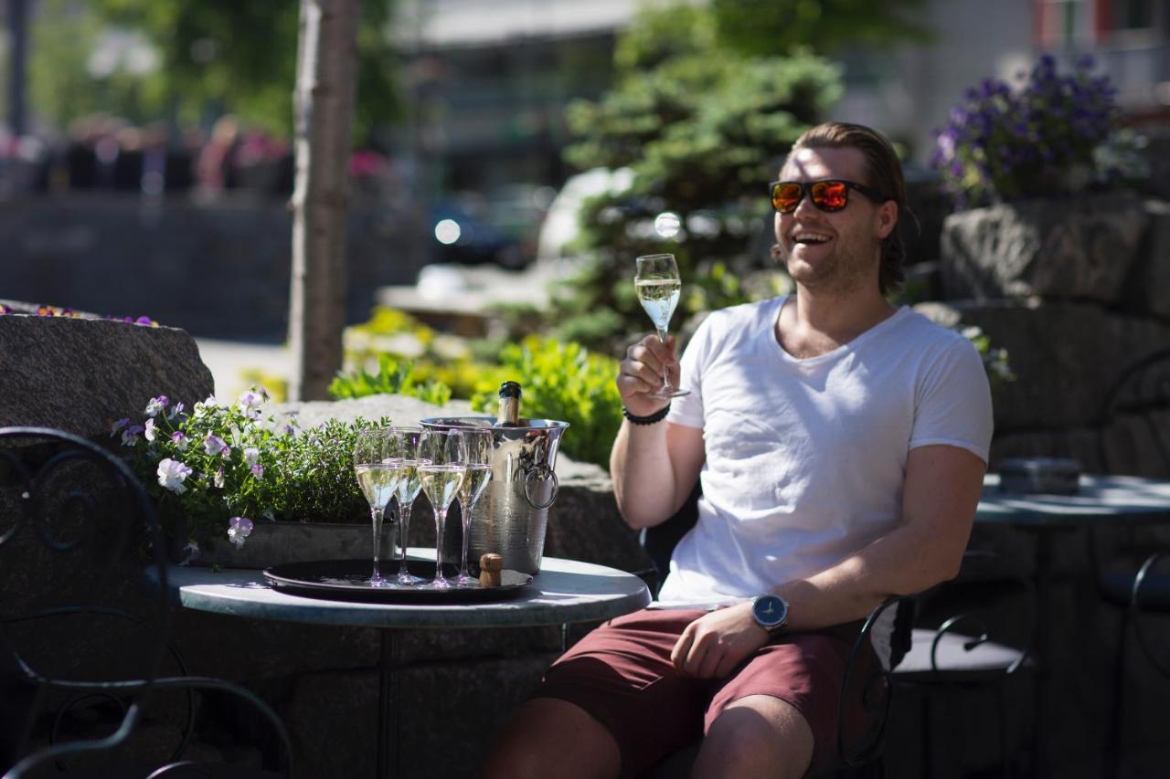 Stryn Kaffebar & Vertshus Екстер'єр фото