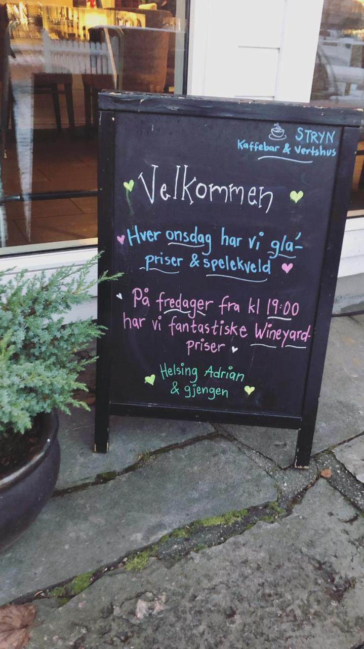 Stryn Kaffebar & Vertshus Екстер'єр фото