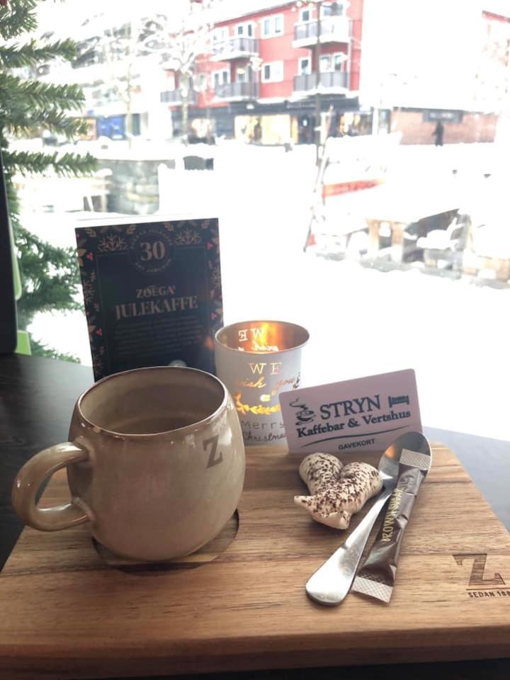 Stryn Kaffebar & Vertshus Екстер'єр фото
